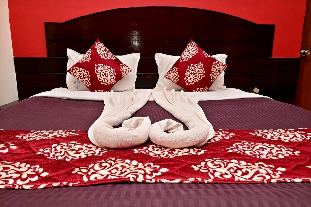 Swim Sea Beach Resort Panaji Exterior foto